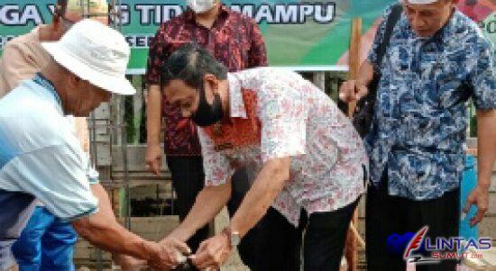 Pemerintah Kecamatan Sunggal Melakukan Bedah Rumah di Dusun 16 Desa Sei Semayang, Kecamatan Sunggal, Kabupaten Deliserdang, Sumatera Utara (Sumut), Jumat pagi (09/04/2021) sekira pukul 09.00 WIB.