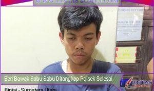 Foto : Beri Ardiansyah (25) warga Dusun IV Veteran Desa Kwala Air Hitam, Kecamatan Selesai, Kabupaten Langkat, Sumatera Utara, ditangkap Unit Reskim Polsek Selesai yang diduga membawa narkotika jenis sabu-sabu, Selasa (14/04/2021)