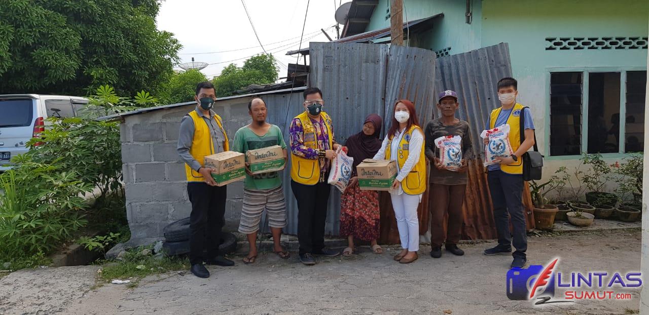 Foto//KET : Baju Kuning Lions Club Dari Kanan ke Kiri 1. Lion Dody Herdiansyah, SH,MH, 2.Vice Komite Gubernur Distrik 307 A2 Lions Club Indonesia Darmawan Yusuf, SH, SE, M.Pd, MH, CTLA, 3.Vice President 2 Agustina, SE, SH, MH, 4.paling kanan baju kuning lions Kosidin, SH, BBa