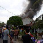 Sijago Merah membakar satu unit rumah permanen milik Juriadi
