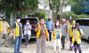 baksos tanjung balai darmawan yusuf 2 Foto:ket//Foto Bersama Tim Lions Club Golden Estate sebelum membagikan sembako peduli covid-19