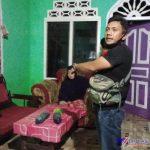 pria-berpakaian-hitam-mengancam