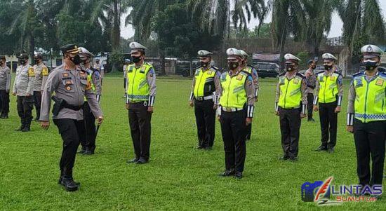 Foto : Kapolres Binjai gelar apel pasukan Operasi Keselamatan Toba 2021, di lapangan bola bhayangkara Polres Binjai, Jalan Sultan Hasanuddin No. 1 Binjai Kota, Sumatera Utara (Sumut), Senin (12/04/21) sekira pukul 08.40 WIB.