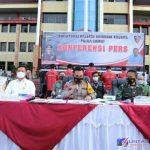 IMG_20210430_004129 Foto : Kepala Kepolisian Daerah (Kapolda) Sumut, Irjen Pol RZ Panca Putra Simanjuntak, gelar pers di halaman Mako Polda Sumut, Kamis (29/04/2021) mengungkap penggunaan alat rapid test antigen atau swab antigen bekas di Bandara Internasional Kualanamu (KNIA).