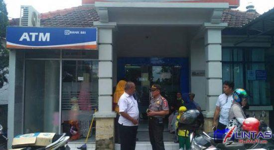 Foto : Melalui Bank BRI Pemerintah Salurkan Bantuan UMKM (Banpres PUM) Tahap Ke-3 Tahun 2021